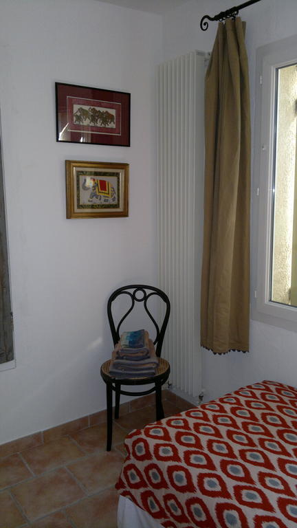 A L'Est D'Uzes Villa Saint-Siffret Room photo